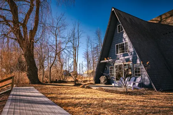 207 Bluebird Dr, Sturgeon Bay, WI 54235