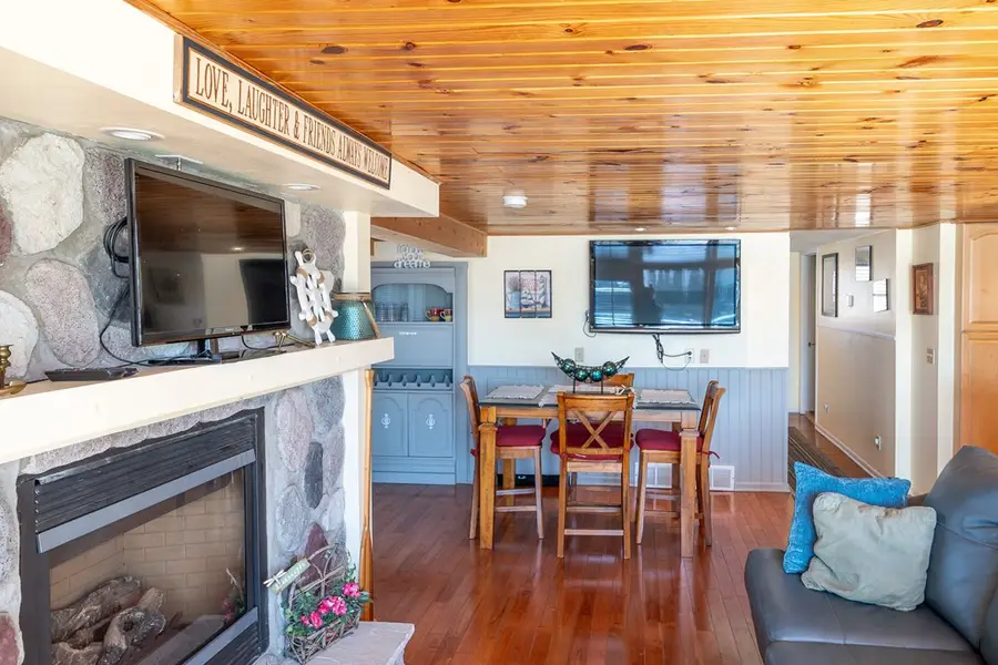 207 Bluebird Dr, Sturgeon Bay, WI 54235 - #3