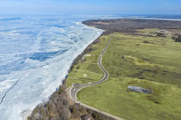 Debroux Ct, Sturgeon Bay, WI 54235