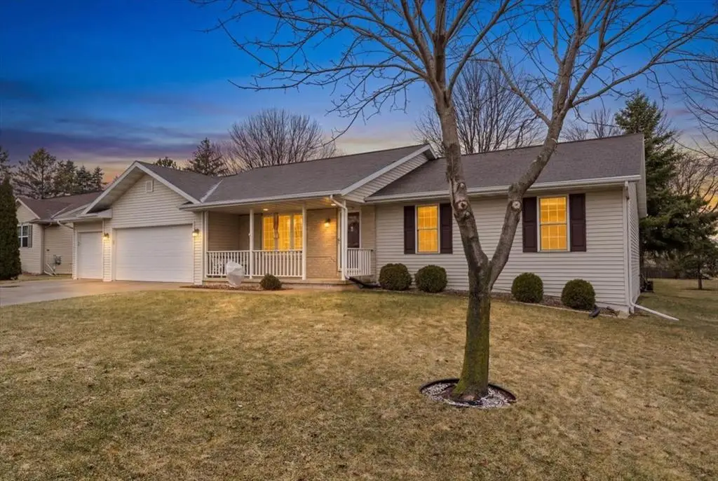 230 W Haven Ct, Luxemburg, WI 54217 - #1