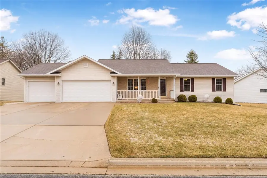 230 W Haven Ct, Luxemburg, WI 54217 - #2