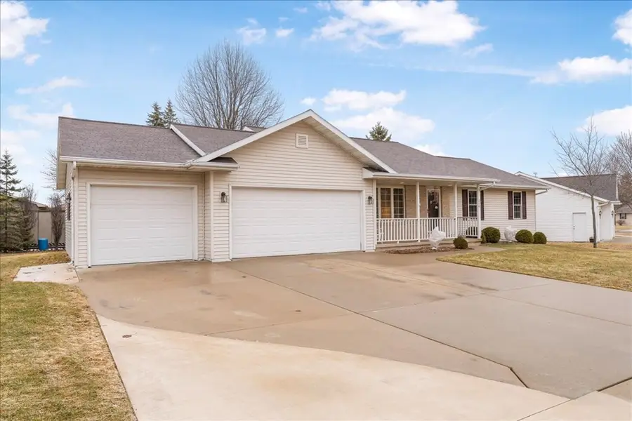 230 W Haven Ct, Luxemburg, WI 54217 - #3