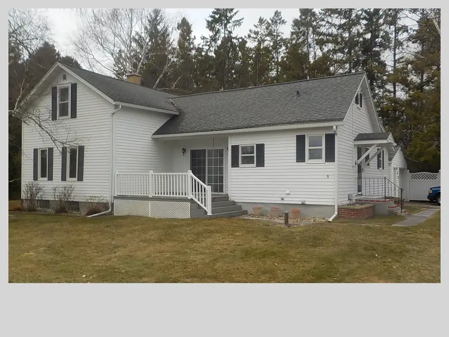 911 S 20th Pl, Sturgeon Bay, WI 54235 - #3