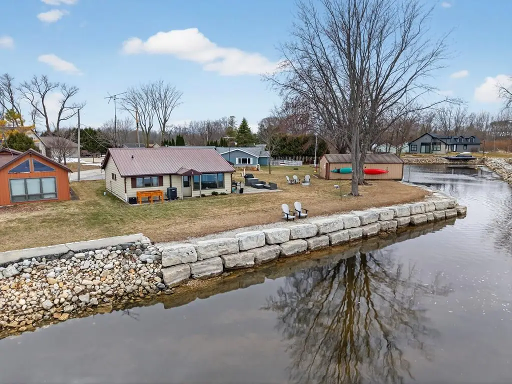 8890 Twin Harbor Rd, Sturgeon Bay, WI 54235 - #1