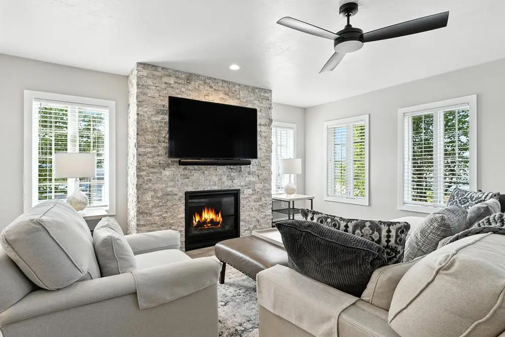 107 N 1st Ave #119/121, Sturgeon Bay, WI 54235 - #1