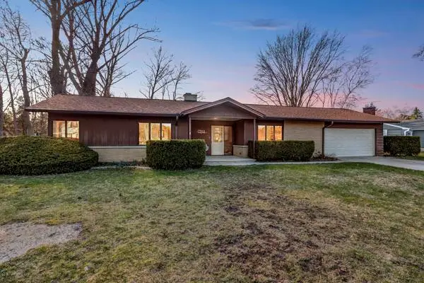 729 S 12th Ave, Sturgeon Bay, WI 54235 - #1