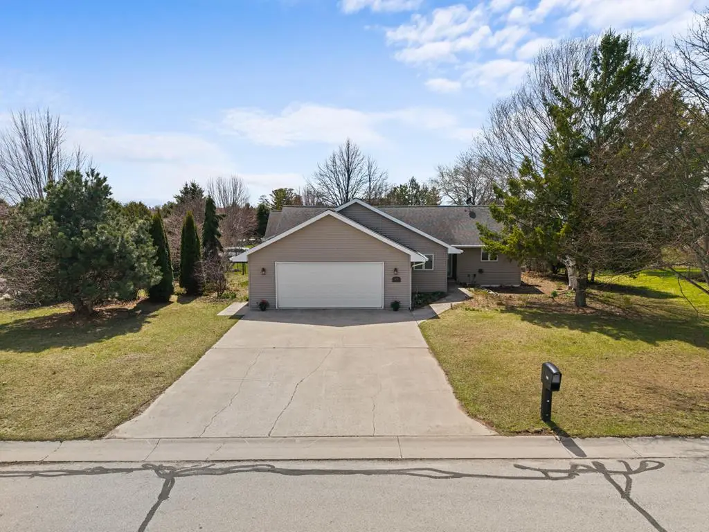 215 N 18th Pl, Sturgeon Bay, WI 54235 - #1