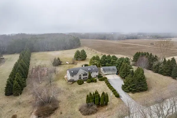 E7009 Jackson Rd, Algoma, WI 54201