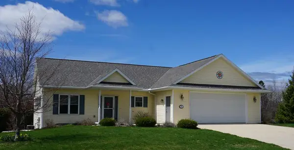 615 S 17th Pl, Sturgeon Bay, WI 54235