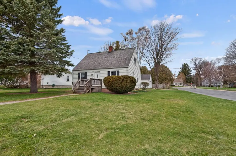 954 Oregon St, Sturgeon Bay, WI 54235 - #2