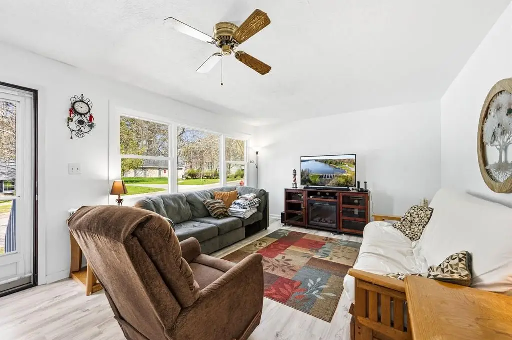 140 N 8th Pl, Sturgeon Bay, WI 54235 - #1