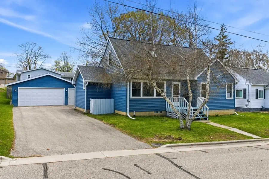 140 N 8th Pl, Sturgeon Bay, WI 54235 - #2
