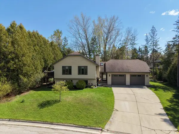 641 E Walnut Pl, Sturgeon Bay, WI 54235