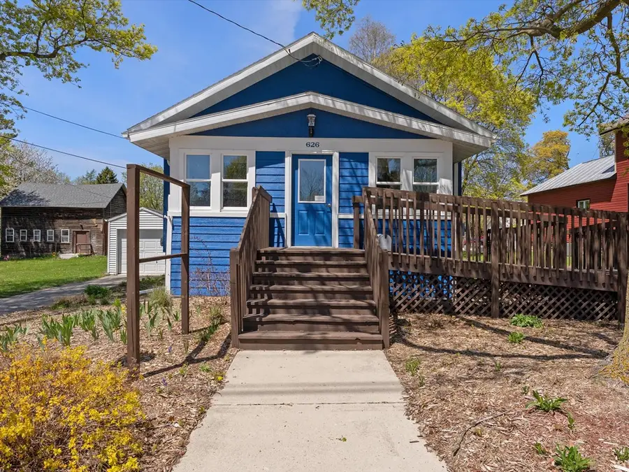 626 Jefferson St, Sturgeon Bay, WI 54235 - #2