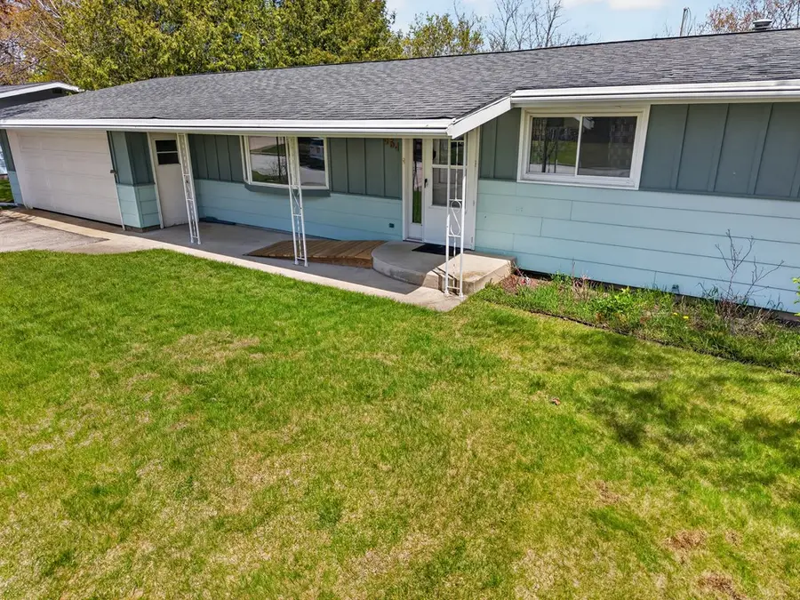 454 S Geneva Ave, Sturgeon Bay, WI 54235 - #2