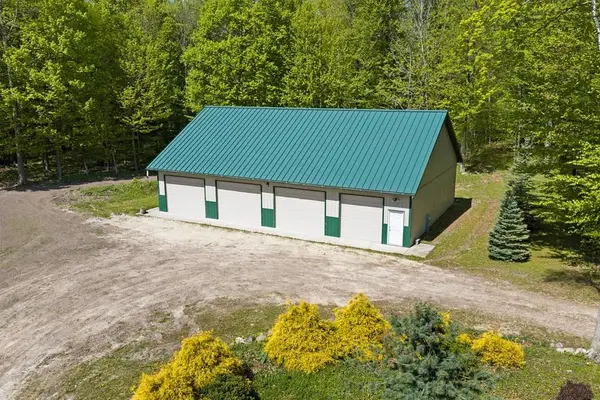 Cedar Rd, Luxemburg, WI 54217