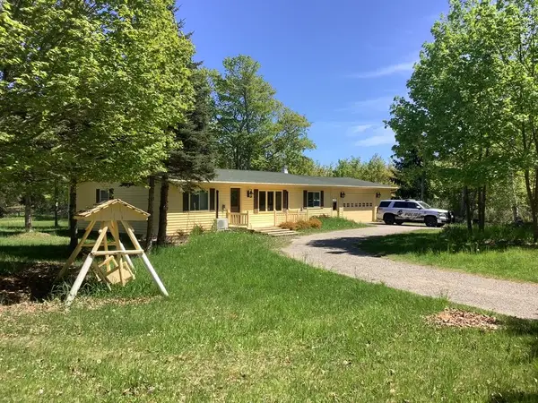 856 Potawatomi Dr, Washington Island, WI 54246