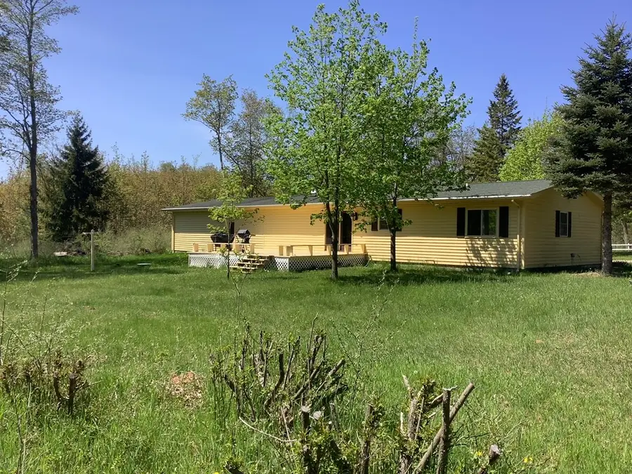856 Potawatomi Dr, Washington Island, WI 54246 - #2