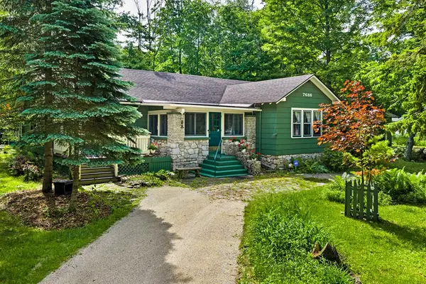 7686 W Shore Dr, Egg Harbor, WI 54209