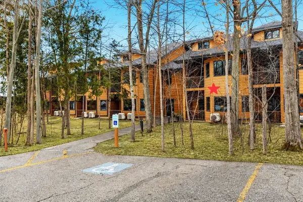 4920 Landmark Cir #208-B1/2208, Egg Harbor, WI 54209