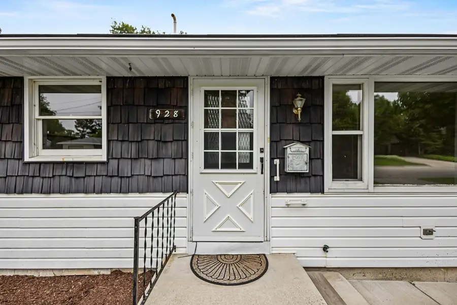 928 N 6th Ave, Sturgeon Bay, WI 54235 - #2