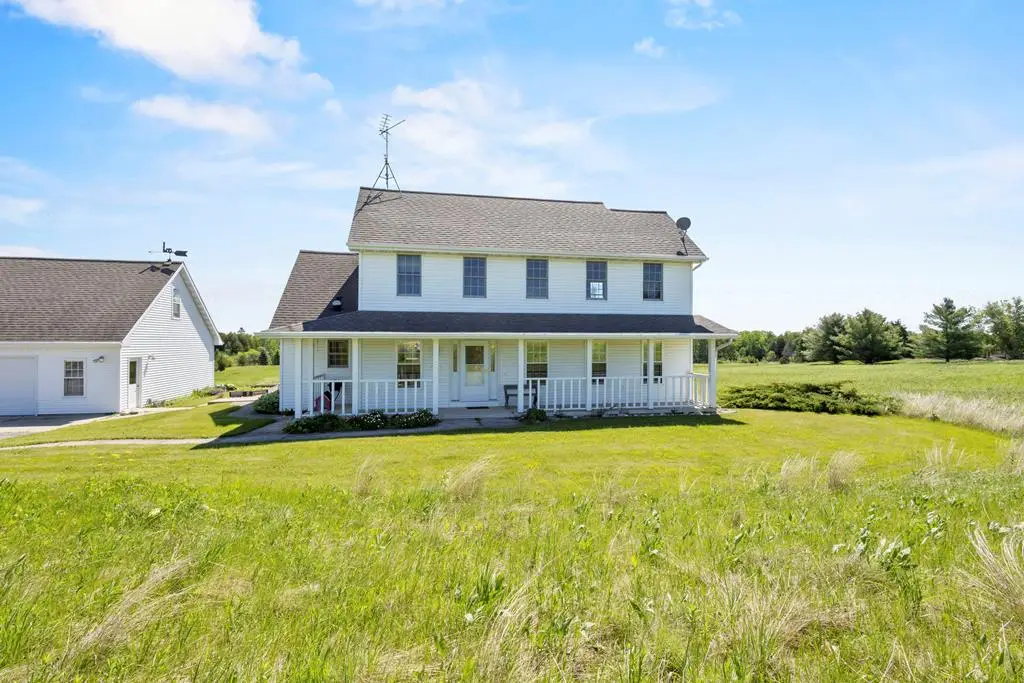 1322 S Lake Michigan Dr, Clay Banks, WI 54235 - #1