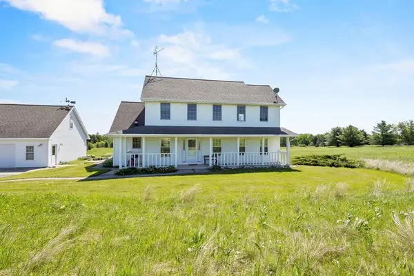 1322 S Lake Michigan Dr, Town of Clay Banks, WI 54235