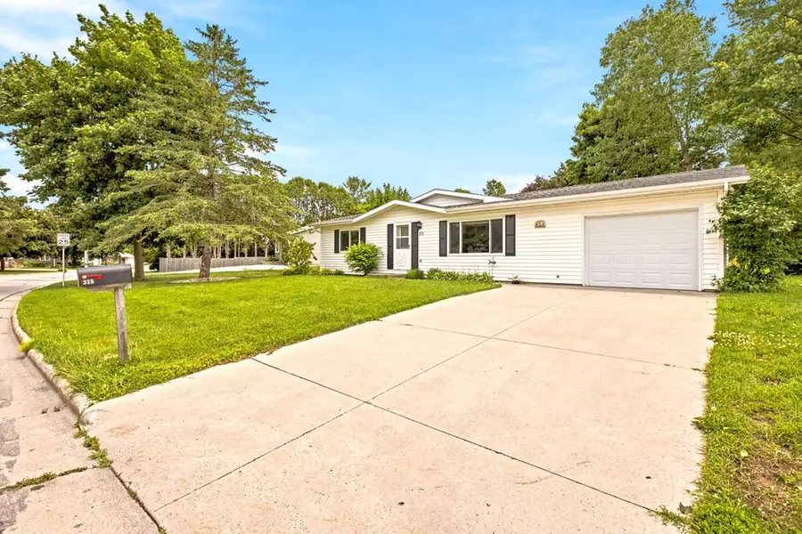 315 W Walnut Dr, Sturgeon Bay, WI 54235 - #2
