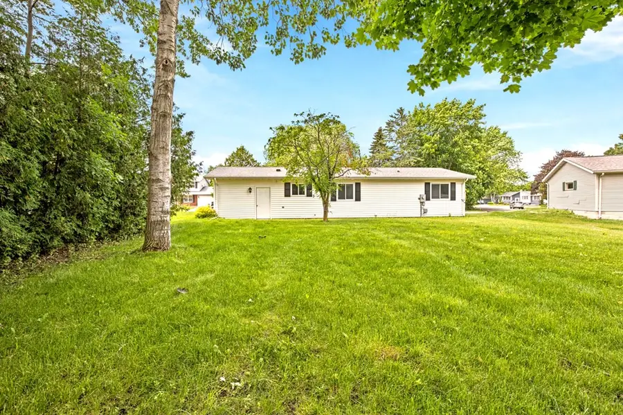 315 W Walnut Dr, Sturgeon Bay, WI 54235 - #3
