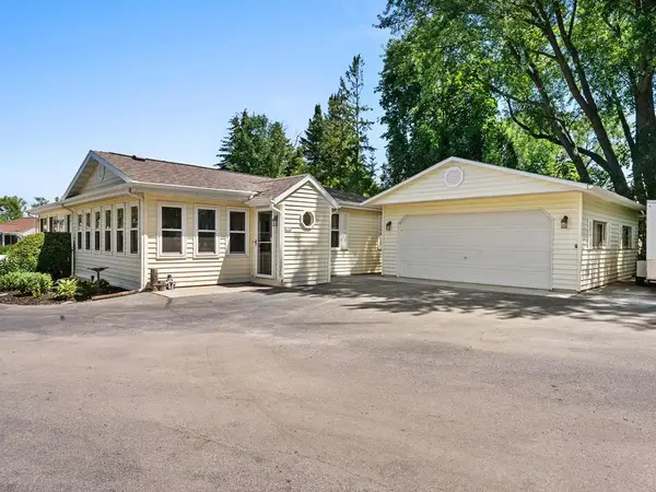 E0112 Paque Ln #E0112, Luxemburg, WI 54217