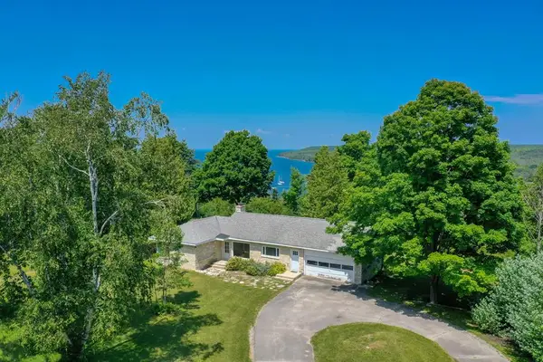 4142 Bluff Cr, Fish Creek, WI 54212