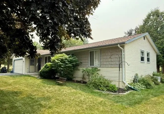 863 S Lansing Ave, Sturgeon Bay, WI 54235 - #1