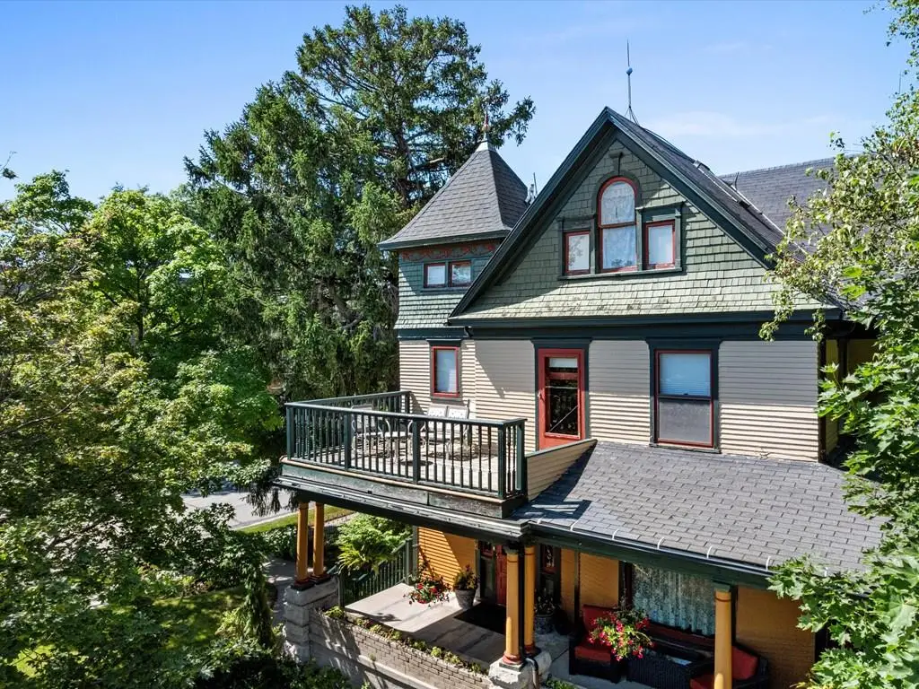908 Michigan St, Sturgeon Bay, WI 54235 - #1