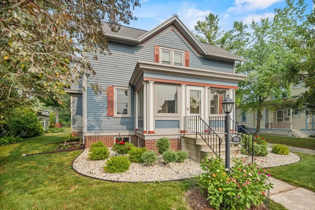 816 Dodge St, Kewaunee, WI 54216 - #1