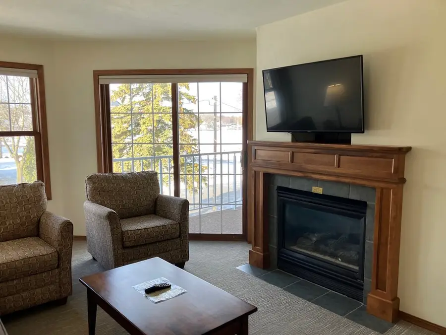 50 W Larch St #208, Sturgeon Bay, WI 54235 - #2