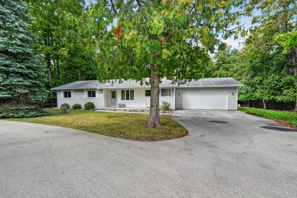 7643 Horseshoe Bay Rd, Egg Harbor, WI 54209 - #1