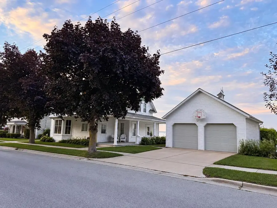 218 N Joliet Ave, Sturgeon Bay, WI 54235 - #2