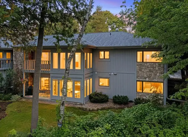 8141 Bay Dr #C-2, Egg Harbor, WI 54209