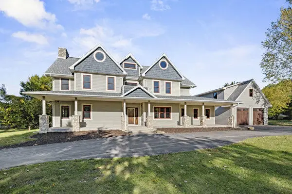 2006 Vermont Pl, Sturgeon Bay, WI 54235