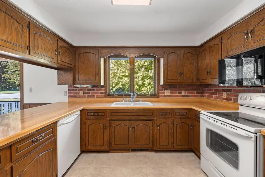 11 Cumberland Ave, Sturgeon Bay, WI 54235 - #2