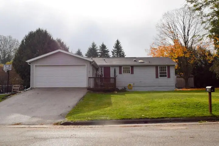 827 Galley Pl, Sturgeon Bay, WI 54235 - #2
