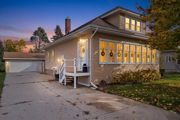 612 1st St, Kewaunee, WI 54216