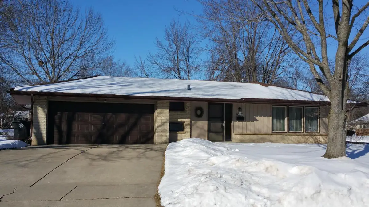 N90W17630 St Stevens DRIVE, Menomonee Falls, WI 53051 - #1