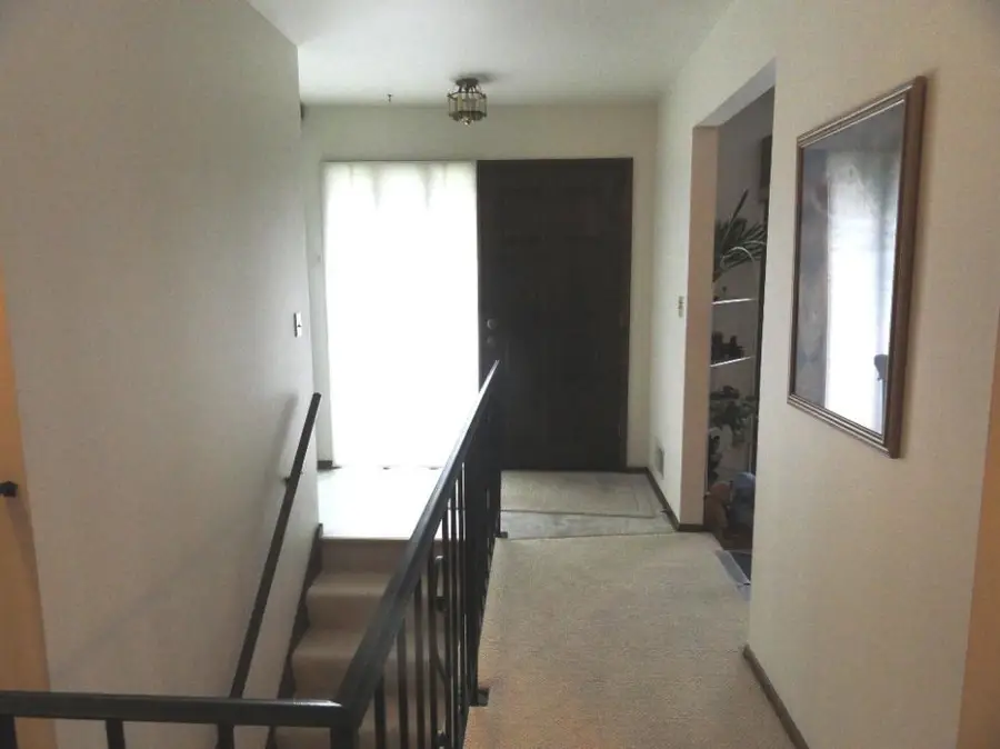 5313 Somerset LANE S, Greenfield, WI 53221 - #2