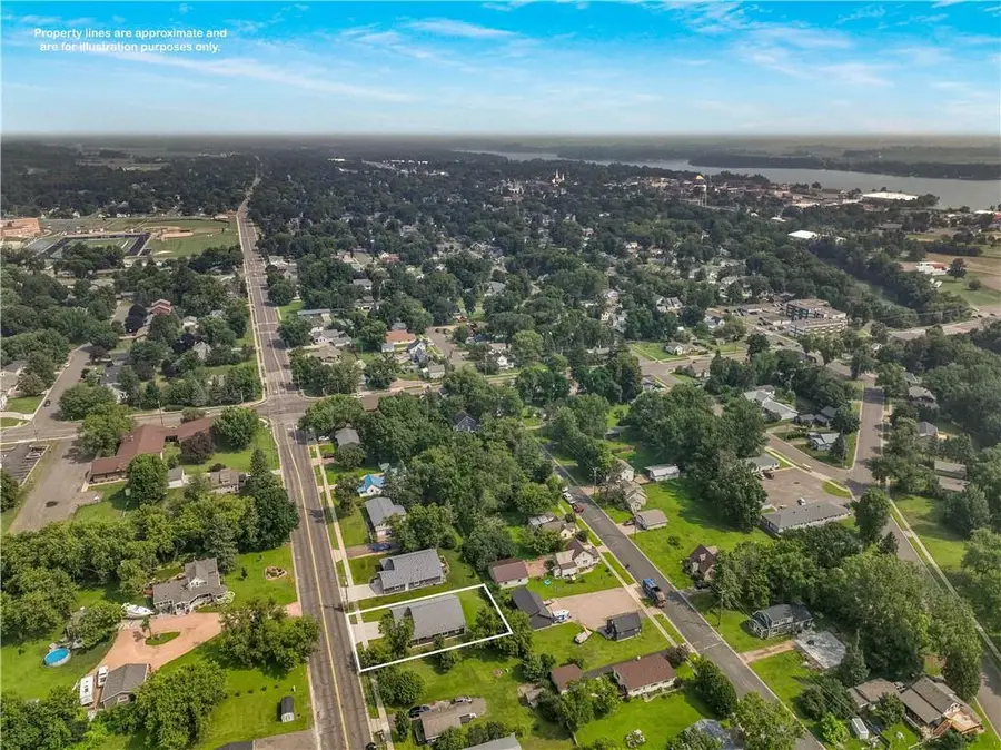 615 S Wisconsin Avenue, Rice Lake, WI 54868 - Image #2