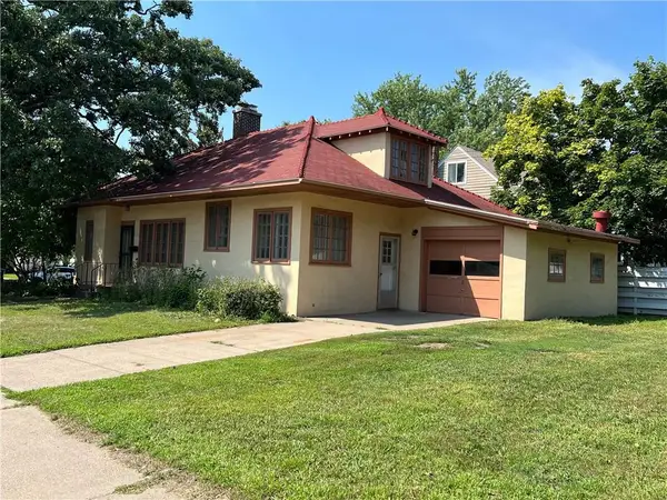 1203 4th Avenue, Menomonie, WI 54751