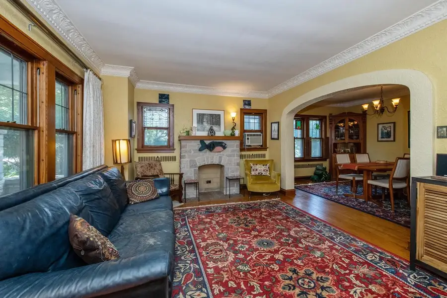 3247 S Delaware Ave, Milwaukee, WI 53207 - #3
