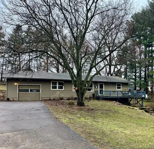 S9220 Hillview Road, Fall Creek, WI 54742