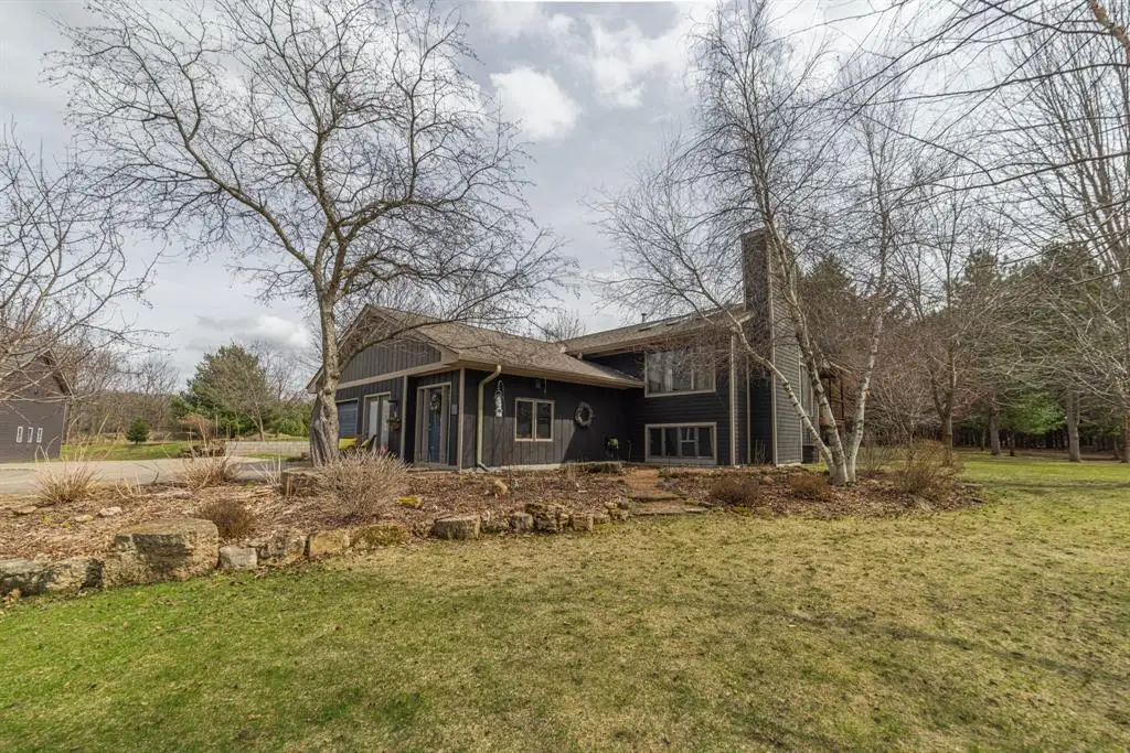 1549 Twin Springs Road, Houlton, WI 54082 - #1