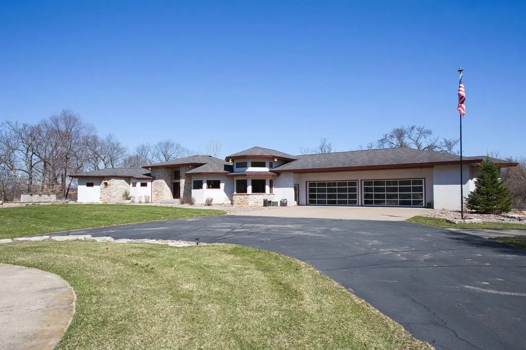W10622 State Road 35, Prescott, WI 54021 - #1